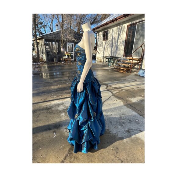 Bella Formals Satin Iridescent Blue Grad Dress Prom Fit & Flare Embellished Gold - Picture 11 of 16